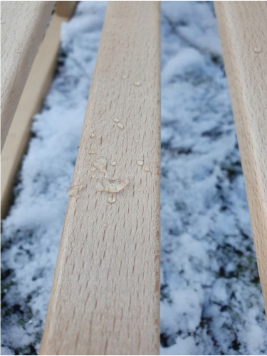 Sanie tradițională din lemn cu spătar